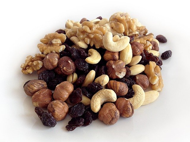 Různé druhy ořechů