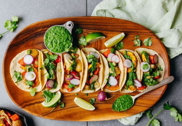 30-Minute-Roasted-Vegetable-Tacos-with-Chimichurri-BIG-flavor-satisfying-HEALTHY-vegan-glutenfree-plantbased-tacos-chimichurri-cauliflower-minimalistbaker-recipe-6 tacos za 30 minut
