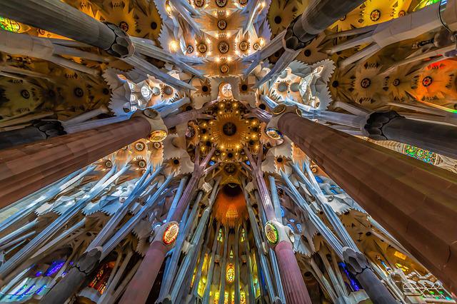 Například do španělské Sagrada Família si musíte vyřídit rezervaci předem