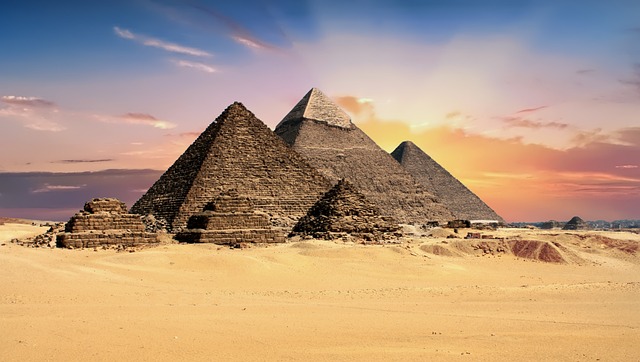 Pyramidy fascinují svou architekturou