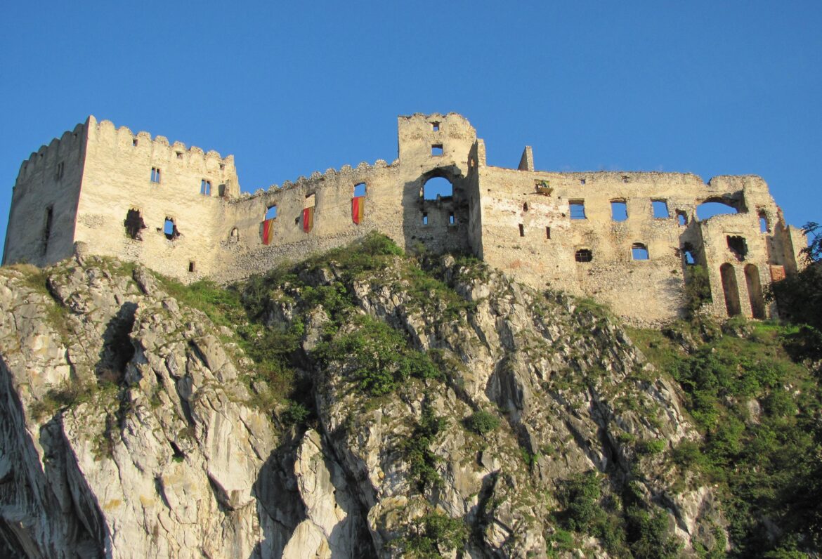 5 Tipů: Poznejte obnovený hrad na Slovensku 5 Tipů: Poznejte obnovený hrad na Slovensku