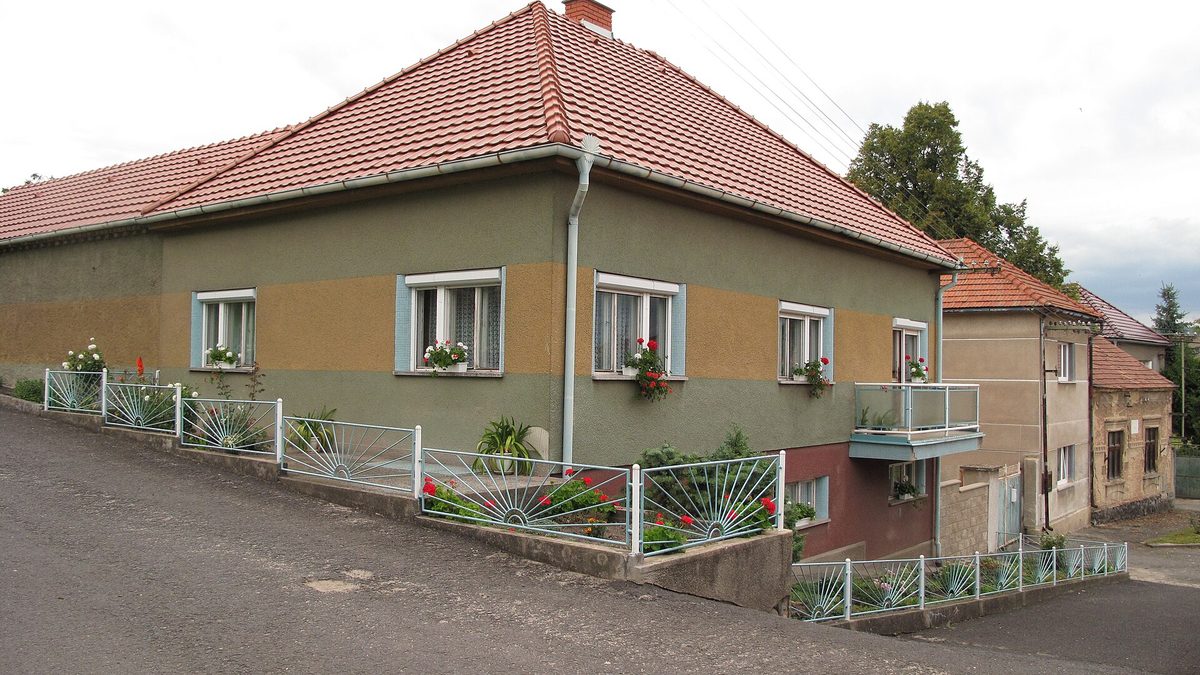 Rodinný dům se zahradou, který rodiče převádějí darem na dítě